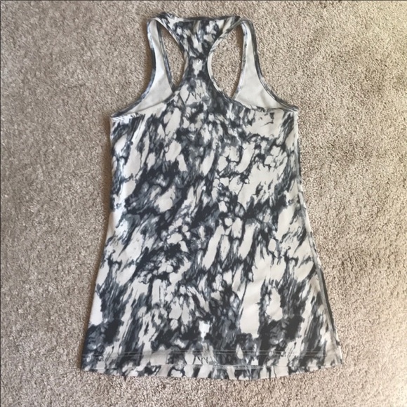 Lululemon tank “excellent condition”! - Picture 2 of 3